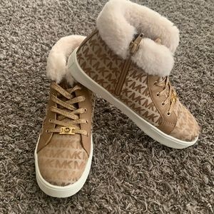 Micheal kors big kids MK sneakers with fur